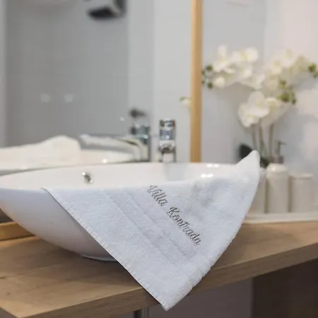 Eleganza With Pool For 9 Guests , Vila Zadar