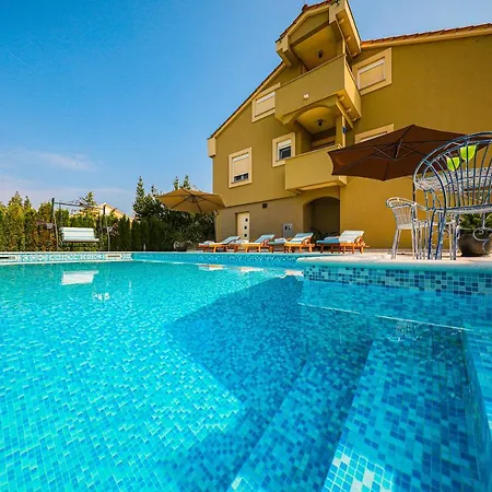 Eleganza With Pool For 9 Guests , Vila Zadar