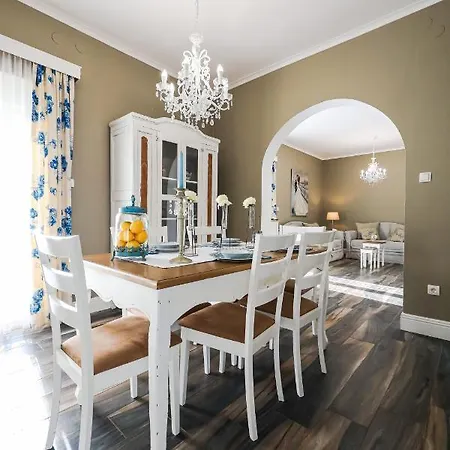 Eleganza With Pool For 9 Guests ,