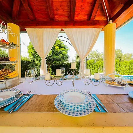 Eleganza With Pool For 9 Guests ,