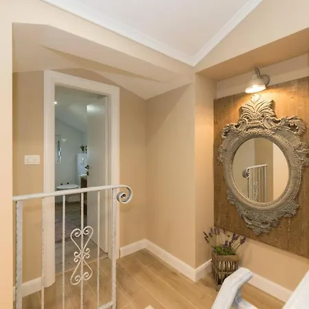 Eleganza With Pool For 9 Guests , Villa