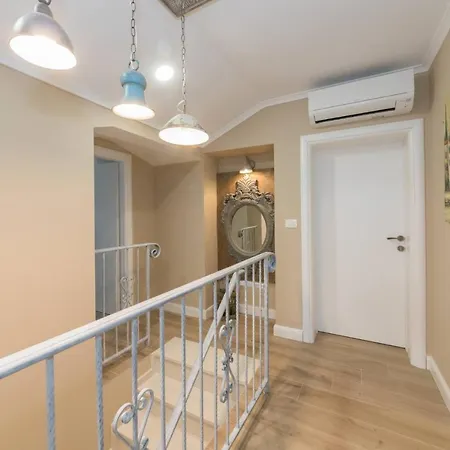 Eleganza With Pool For 9 Guests , Villa Zadar
