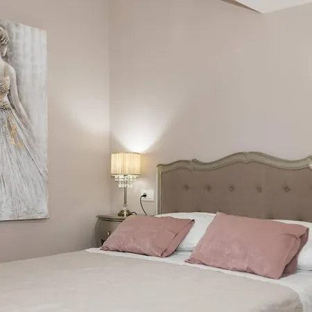 Eleganza With Pool For 9 Guests , Villa *