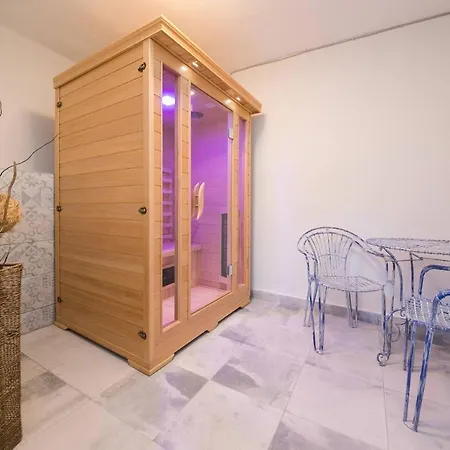 Eleganza With Pool For 9 Guests , Villa *