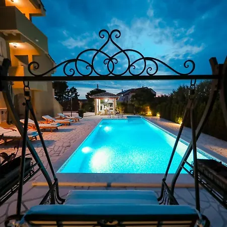 Eleganza With Pool For 9 Guests , Villa *