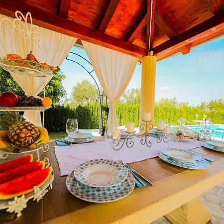 Eleganza With Pool For 9 Guests ,